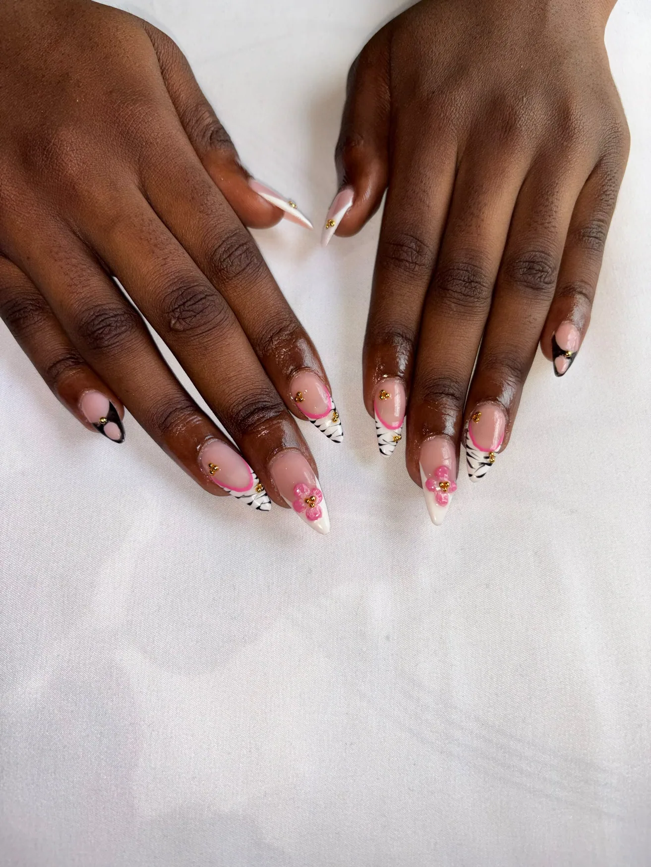 Nail set by Mona — Pink detail