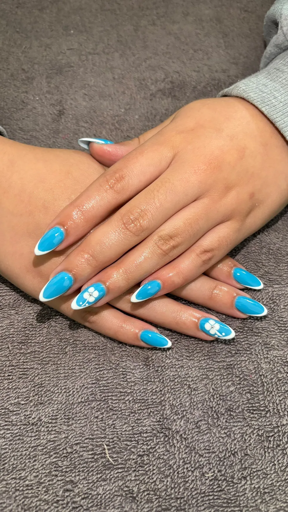 Nail set by Mona — Electric blue