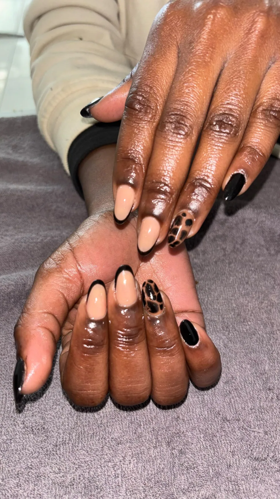 Nail set by Mona — Graphic detail