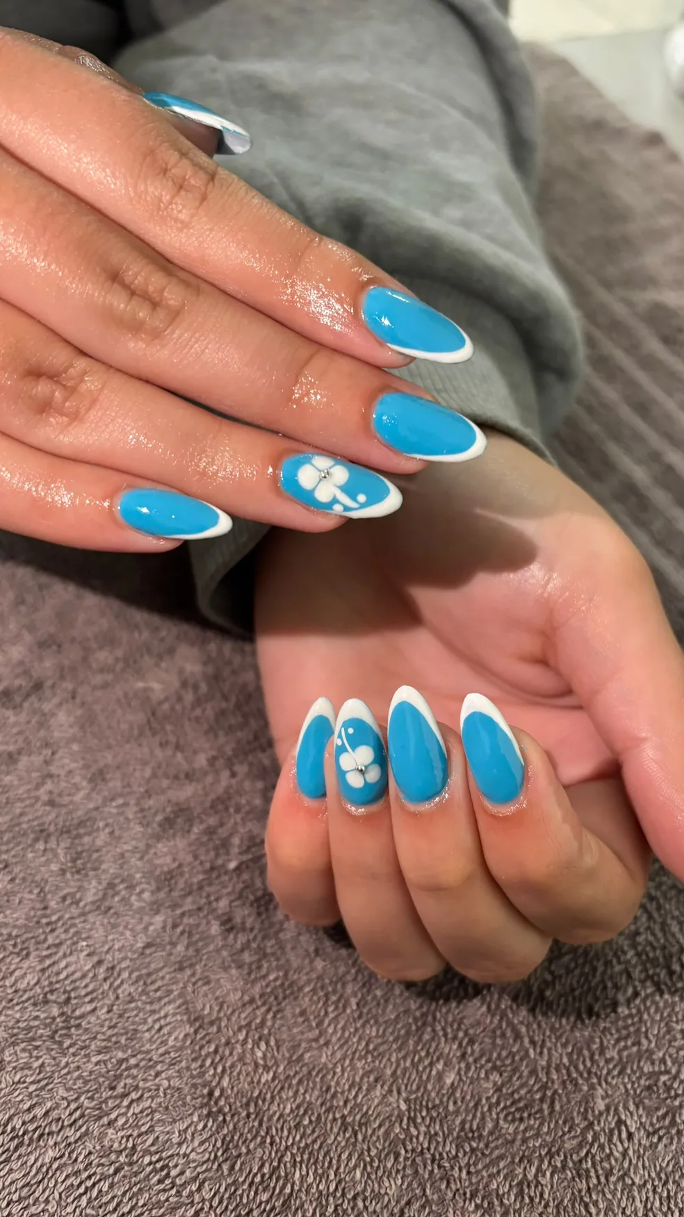 Blue floral nails by Mona