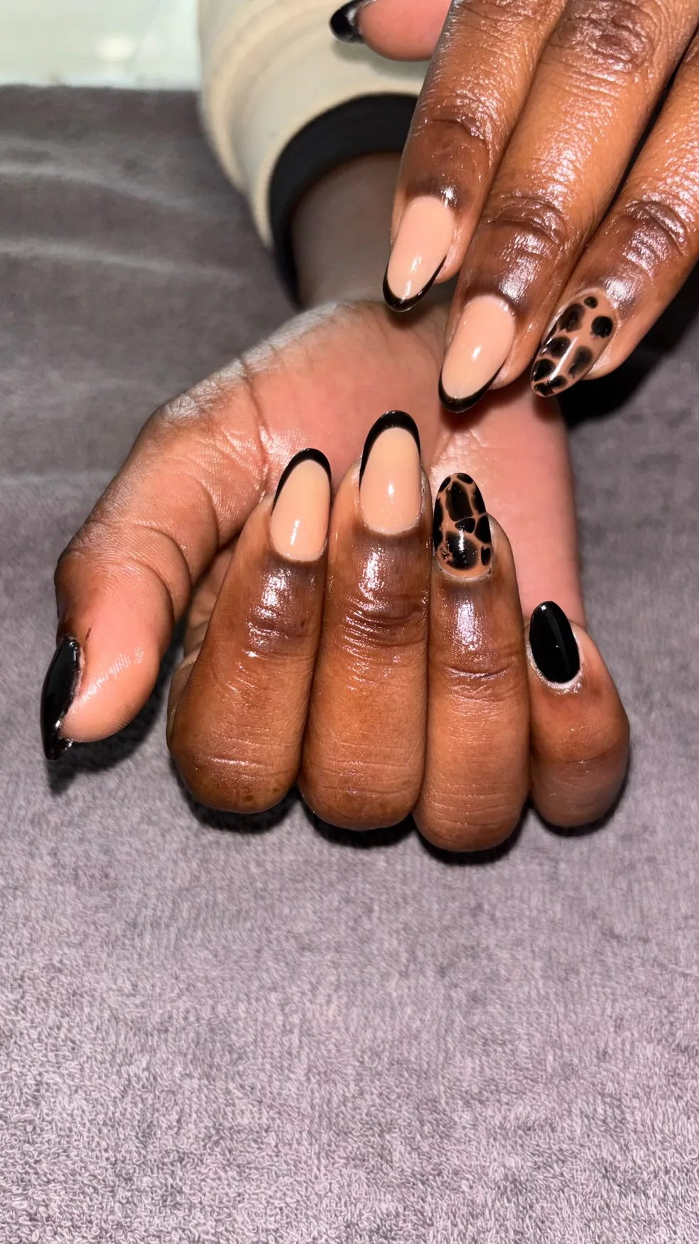 Nail set by Mona — Ink French