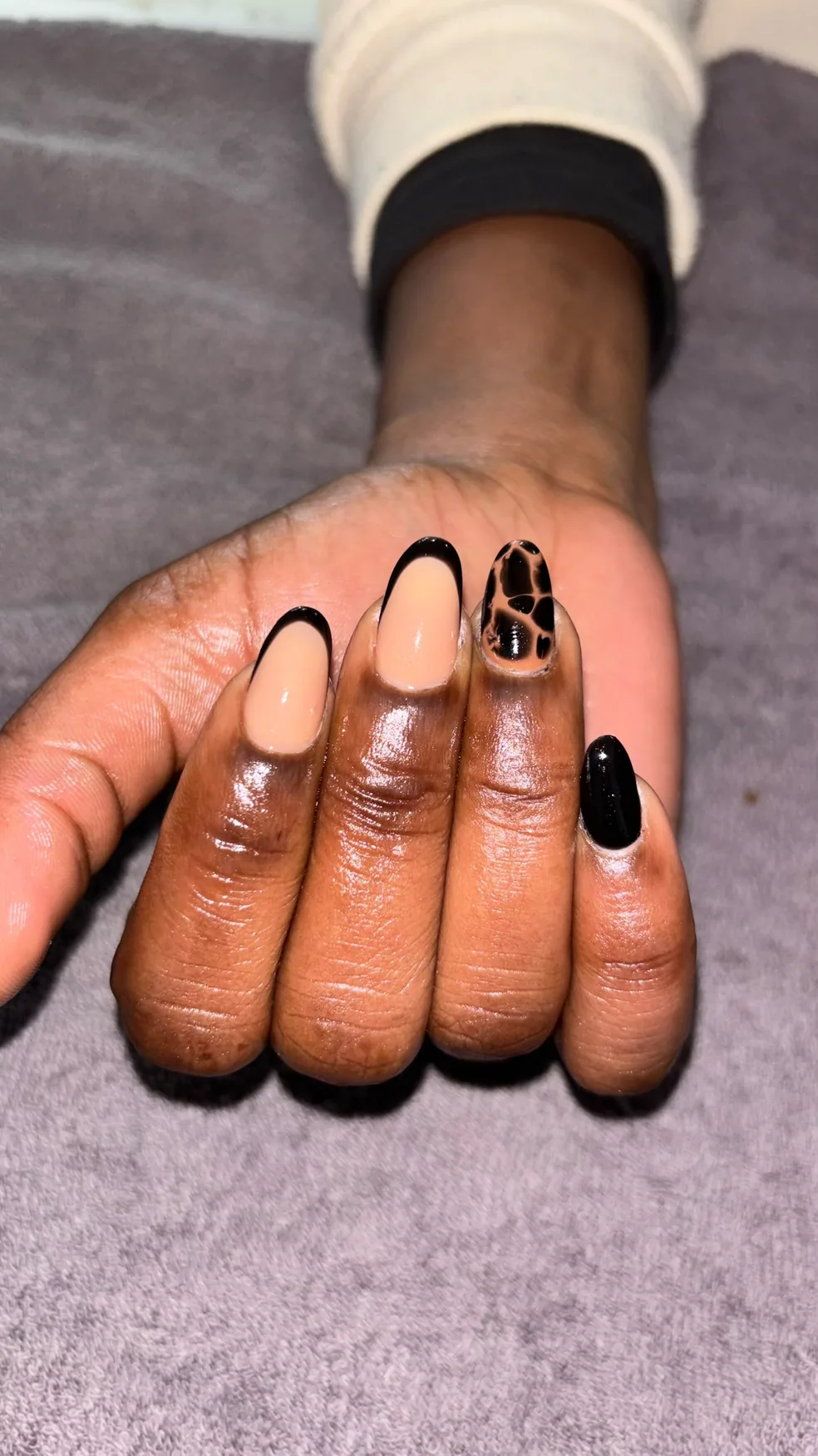 Nail set by Mona — Neon French